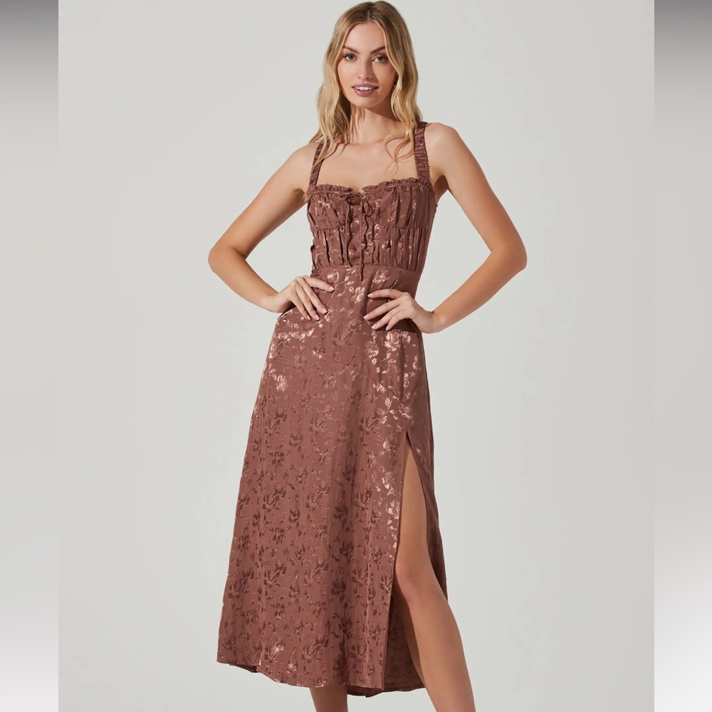 ✨ASTR the Label Elsie Floral Midi Dress✨